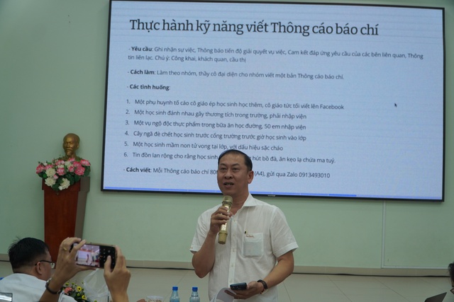 TP HCM: Khi thầy, cô "học" viết thông cáo báo chí, sắm vai nhà báo- Ảnh 9.