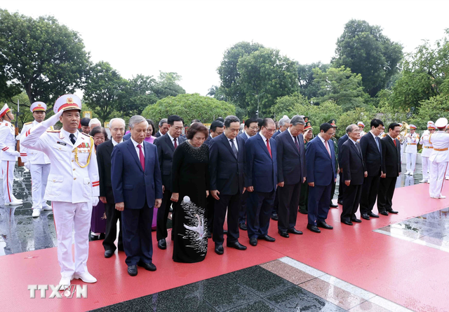 Lãnh đạo Đảng, Nhà nước vào Lăng viếng Chủ tịch Hồ Chí Minh- Ảnh 3.