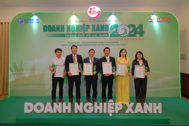 SATRA tiếp tục nhận danh hiệu “Doanh nghiệp xanh TP HCM năm 2024”- Ảnh 3.