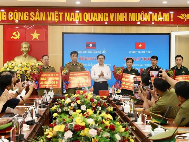 Trao thưởng ban chuyên án triệt phá đường dây lừa đảo, mua bán người, ma tuý tại Tam Giác Vàng- Ảnh 3.