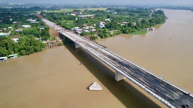 Hình hài cây cầu 500 tỉ đồng nối Bình Dương và Đồng Nai trước ngày thông xe- Ảnh 8.