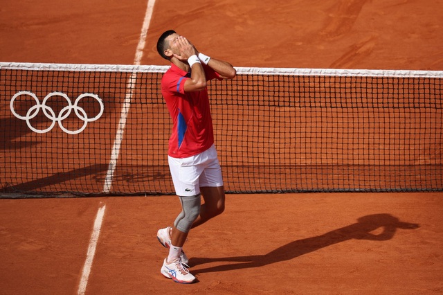 Olympic 2024: Thắng Alcaraz, Djokovic giải cơn khát vàng sau 20 năm- Ảnh 1.