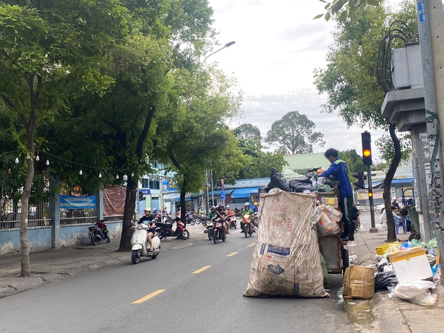 Tìm giải pháp xử lý triệt để rác thải (*): Cần thống nhất giá thu gom, vận chuyển rác- Ảnh 1.