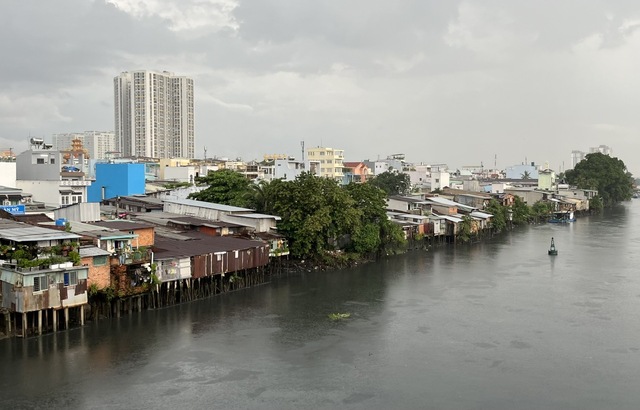 Việc giải tỏa nhà trên và ven kênh rạch phải bảo đảm cuộc sống của người dân tốt hơn Ảnh: Bảo Ngọc