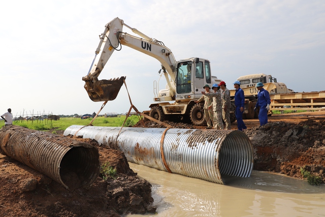 Kỷ niệm Quốc khánh, "bộ đội Cụ Hồ" tặng thuốc, sửa thuyền giúp người dân châu Phi- Ảnh 12.