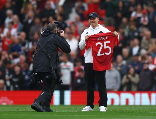 Erik ten Hag nổi nóng, thừa nhận khó có phép mầu với Man United- Ảnh 1.