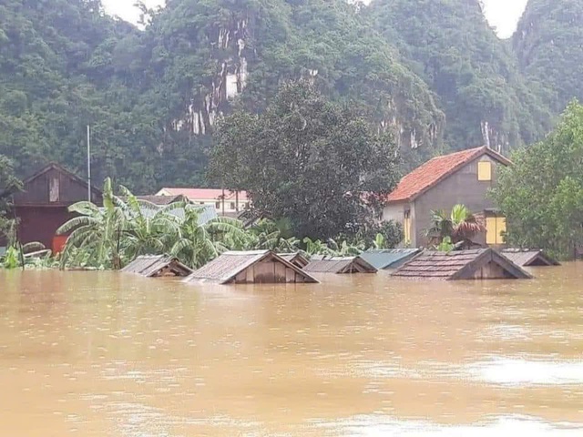 Thêm vụ sạt lở đất kinh hoàng vùi lấp nhiều nhà dân, 9 người chết và mất tích- Ảnh 1.