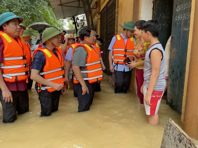 Thủ tướng kiểm tra ứng phó mưa lũ tại xã bị cô lập ở Bắc Giang- Ảnh 1.