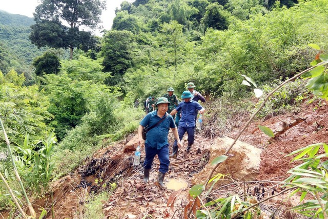 Hơn 400 người dân bản Cha Nga bị cô lập hoàn toàn do mưa lũ, sạt lở- Ảnh 1.