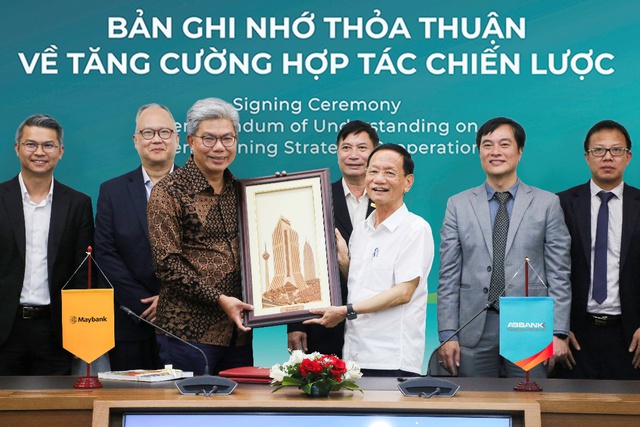 Đồng hành cùng ABBANK, Maybank đã đang dành nhiều sự hỗ trợ giá trị cho ngân hàng trong việc định hướng ngân hàng bán lẻ, phát triển bền vững và quản trị theo tiêu chuẩn quốc tế