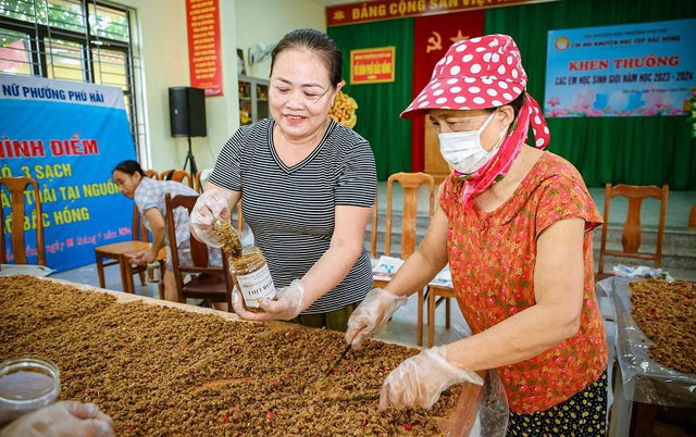 "Hướng về miền Bắc": Quảng Bình hỗ trợ hơn 8 tỉ đồng, chi viện thực phẩm, nước uống...- Ảnh 3.