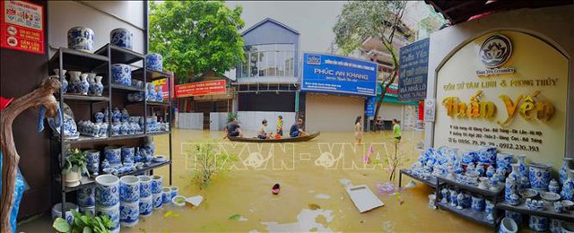 Làng gốm Bát Tràng nổi tiếng của Hà Nội bị ngập lụt- Ảnh 1.