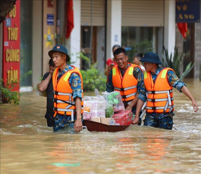 Làng gốm Bát Tràng nổi tiếng của Hà Nội bị ngập lụt- Ảnh 2.