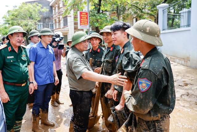 Thủ tướng Phạm Minh Chính thị sát vùng lũ Yên Bái, chỉ đạo khắc phục hậu quả mưa lũ- Ảnh 2.