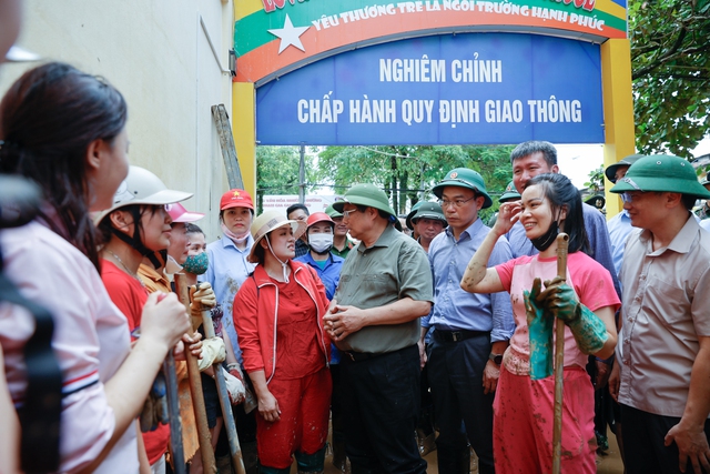 Thủ tướng Phạm Minh Chính thị sát vùng lũ Yên Bái, chỉ đạo khắc phục hậu quả mưa lũ- Ảnh 4.