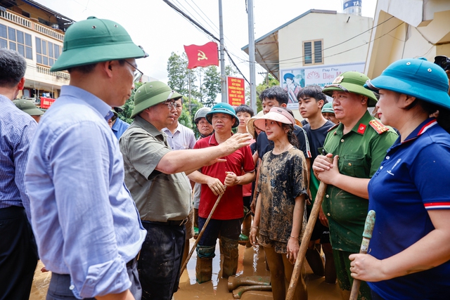 Thủ tướng Phạm Minh Chính thị sát vùng lũ Yên Bái, chỉ đạo khắc phục hậu quả mưa lũ- Ảnh 3.