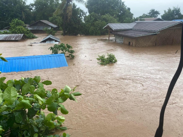 Myanmar, Thái Lan, Lào chiến đấu với lũ lụt hậu bão Yagi- Ảnh 12.