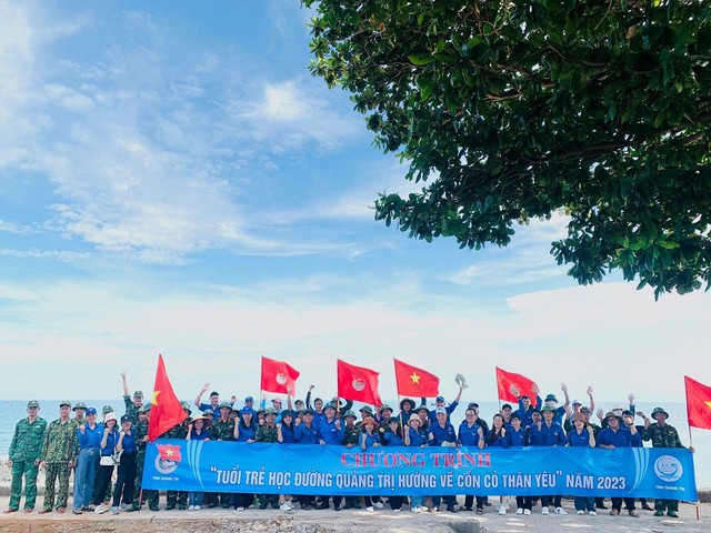 Đoàn viên thanh niên tỉnh Quảng Trị tham gia chương trình “Tuổi trẻ học đường Quảng Trị hướng về Cồn Cỏ thân yêu”