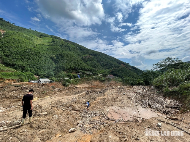 Tường trình tại hiện trường vụ sạt lở "xoá sổ" 8 căn nhà, 18 người chết và mất tích- Ảnh 6.