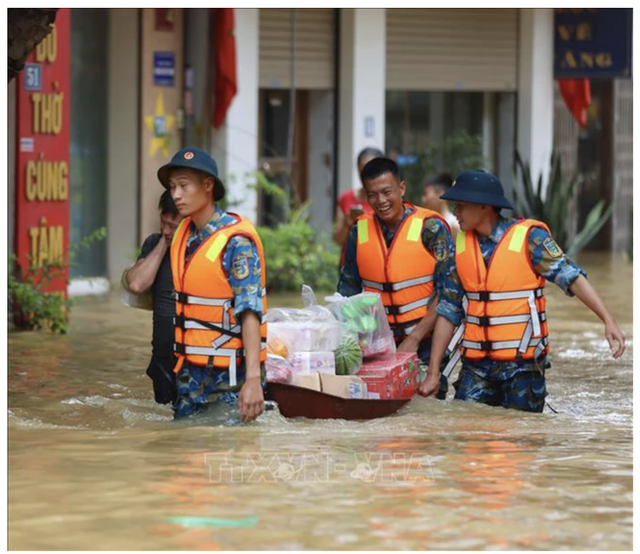 Đừng để cứu trợ thành gánh nặng và sự lãng phí!- Ảnh 1.