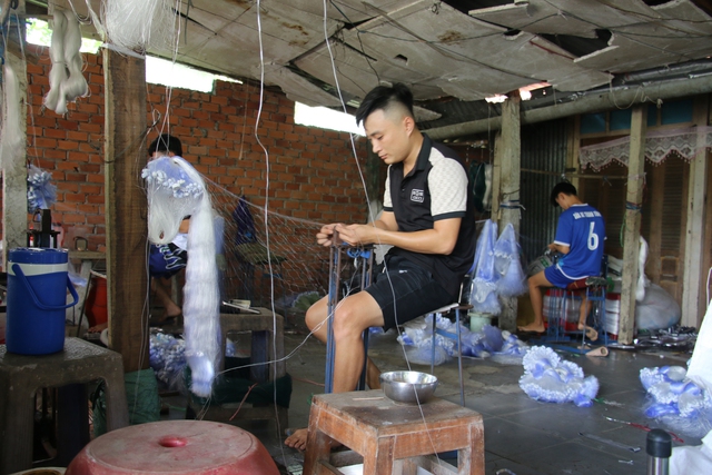 Sôi động làng nghề mùa nước nổi- Ảnh 1.