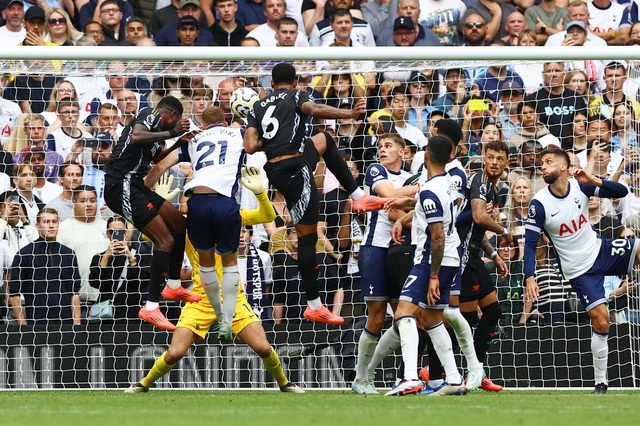 Tottenham "đá gấu" nhưng không cản được Arsenal- Ảnh 5.