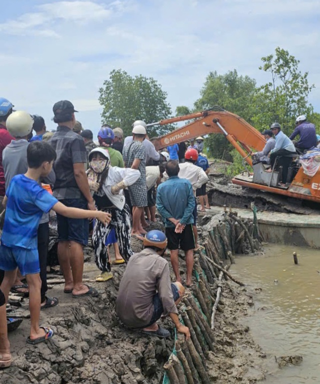 Tìm thấy thi thể người đàn ông nằm trong lỗ ở vuông tôm- Ảnh 1.