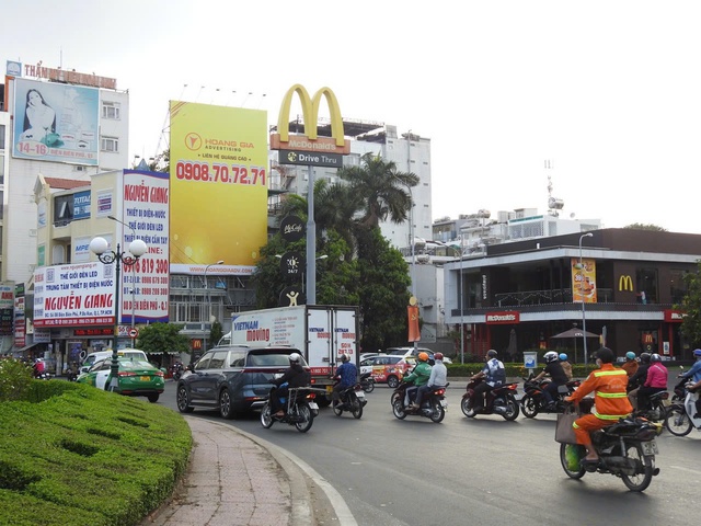 Công ty Quảng cáo Hoàng Gia: Đưa thương hiệu của bạn tới “trái tim” thành phố- Ảnh 2.