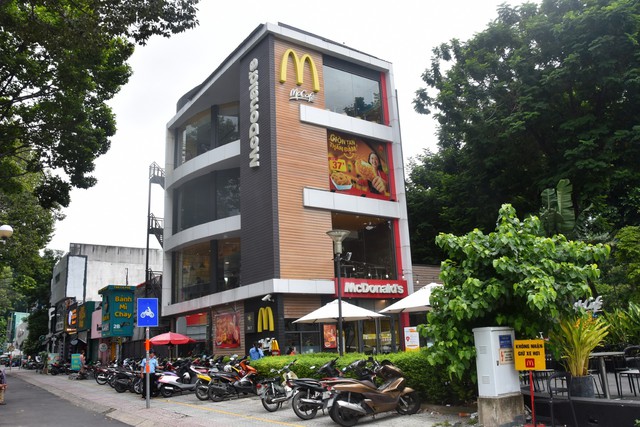 Một cửa hàng của McDonald’s trên trục đường trung tâm TP HCM Ảnh: Tấn Thạnh