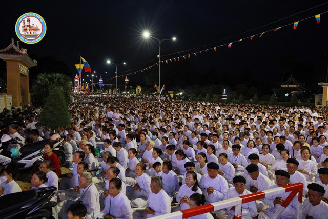 Hàng chục ngàn người đổ về Tòa thánh Tây Ninh dự đại lễ- Ảnh 3.