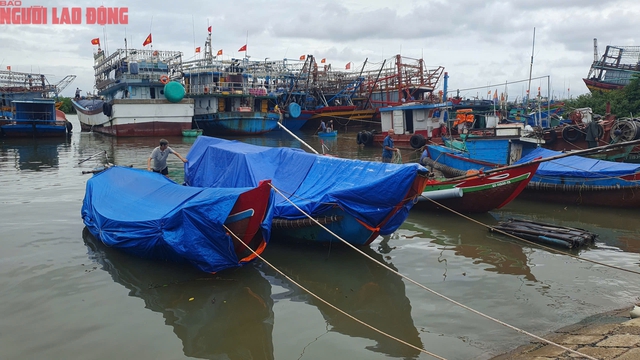 Người dân miền Trung chạy đua chống bão số 4- Ảnh 22.