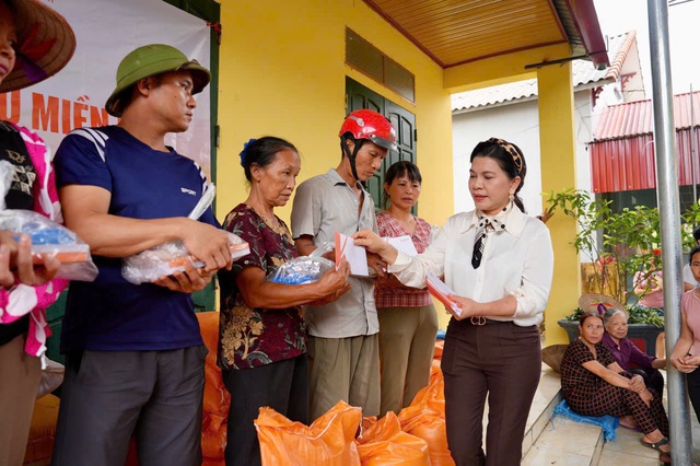  
Tập đoàn Kim Oanh hỗ trợ trên 5 tỉ đồng giúp đồng bào vùng bão lũ Miền Bắc khắc phục khó khăn- Ảnh 1.