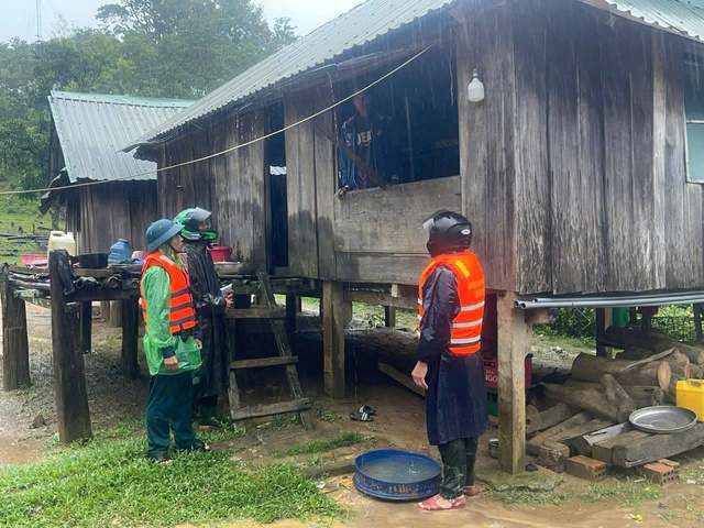 Bão số 4: Mưa lớn khiến nhiều bản làng ở Quảng Bình, Quảng Trị bị cô lập, chia cắt- Ảnh 7.