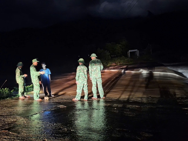 Bão số 4: Mưa lớn khiến nhiều bản làng ở Quảng Bình, Quảng Trị bị cô lập, chia cắt- Ảnh 3.