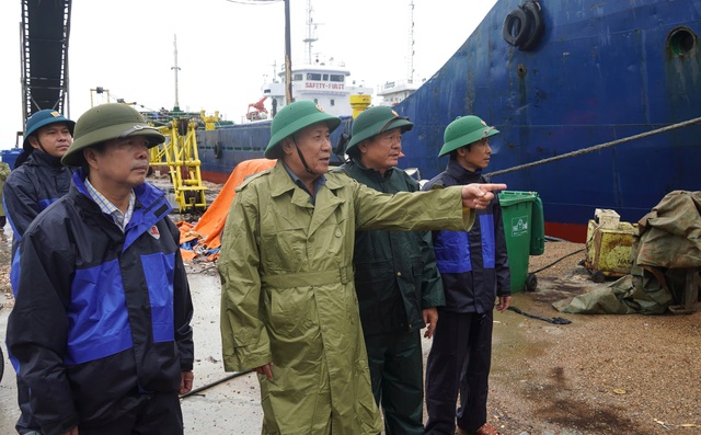 Bão số 4: Quảng Bình, Quảng Trị gấp rút sơ tán dân khỏi vùng nguy hiểm trước