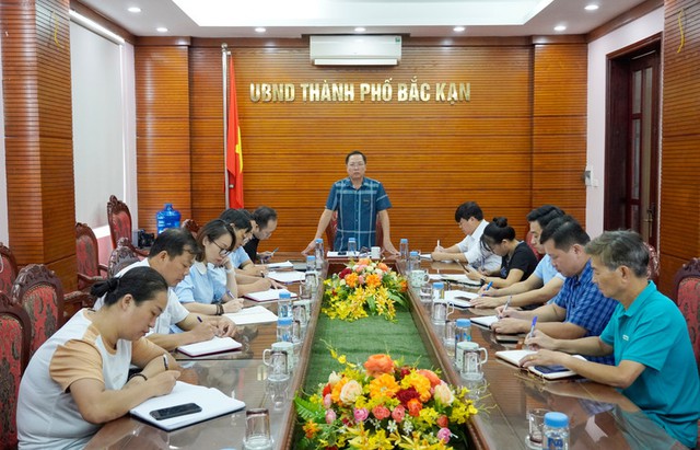 70 học sinh, giáo viên, cán bộ nôn, tiêu chảy, đau đầu sau bữa trưa tại trường- Ảnh 1.