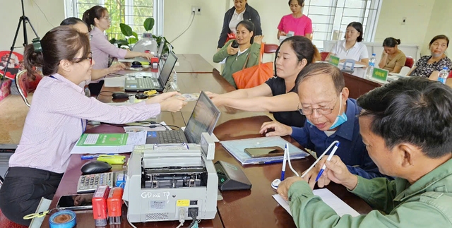 Chi nhánh NHCSXH tỉnh Yên Bái đã và đang khẩn trương cho vay bổ sung nguồn vốn để người nghèo và các đối tượng chính sách khác khôi phục sản xuất kinh doanh