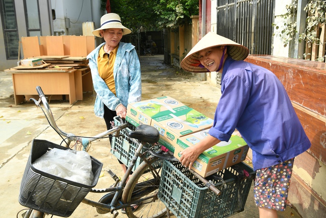 Những chuyến xe chở đầy dinh dưỡng yêu thương hỗ trợ người dân vùng lũ- Ảnh 6.