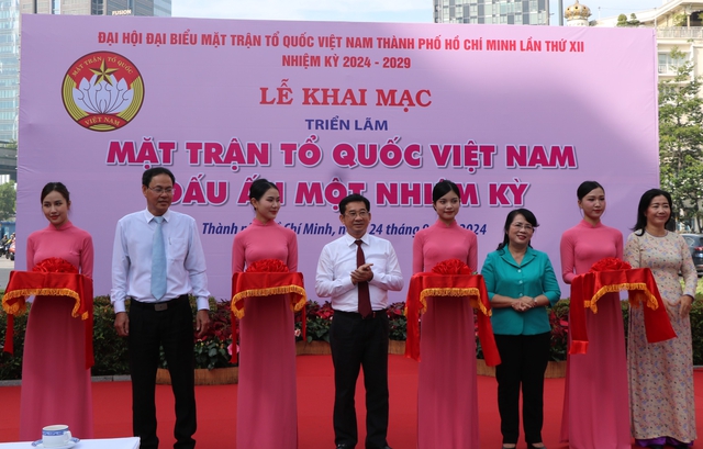 Khai mạc triển lãm ảnh "MTTQ Việt Nam - Dấu ấn một nhiệm kỳ"- Ảnh 1.