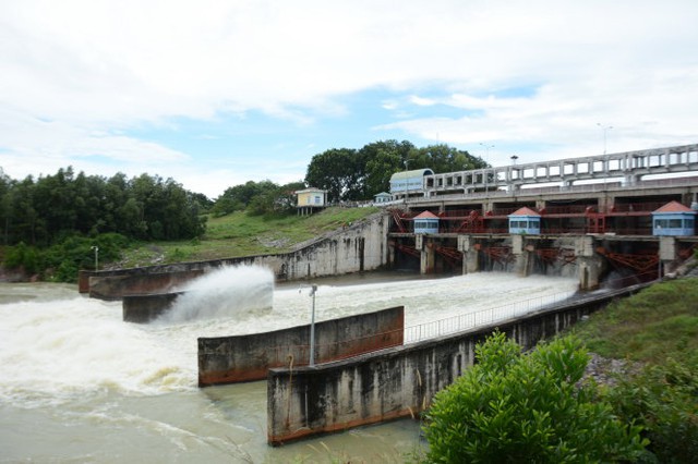 Cao trình đang ở 22,84m, hồ Dầu Tiếng bắt đầu xả nước- Ảnh 1.