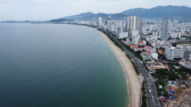 Nha Trang (Khánh Hòa) là một trong những thành phố trực thuộc tỉnh có số lượng cơ sở lưu trú nhiều hàng đầu cả nước Ảnh: KỲ NAM