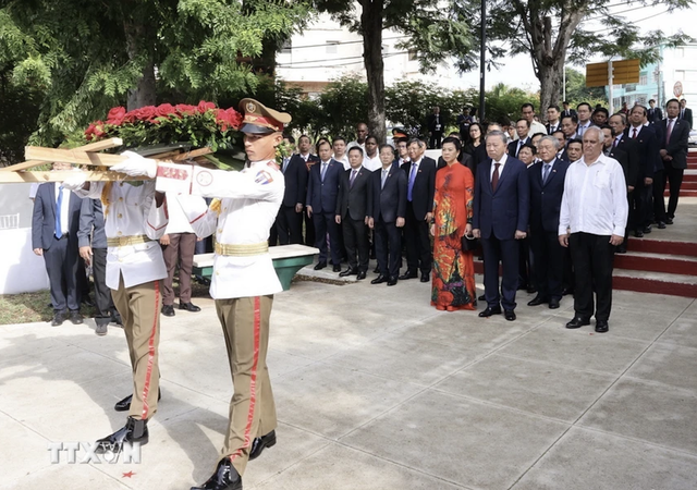 Tổng Bí thư, Chủ tịch nước Tô Lâm đặt vòng hoa tại Tượng đài Bác Hồ ở La Habana- Ảnh 1.