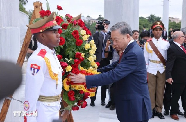 Tổng Bí thư, Chủ tịch nước Tô Lâm đặt vòng hoa tại Đài tưởng niệm Jose Marti- Ảnh 2.