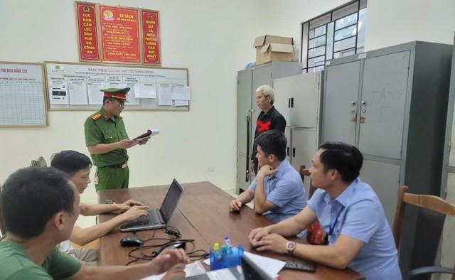 Chém liên tiếp vào đầu em trai, gây thương tích cho vợ, em dâu- Ảnh 1.