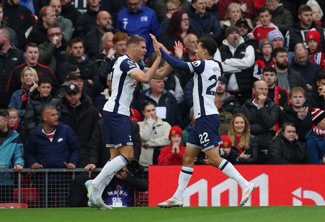 Man United thất bại tủi hổ trước Tottenham tại Old Trafford- Ảnh 1.