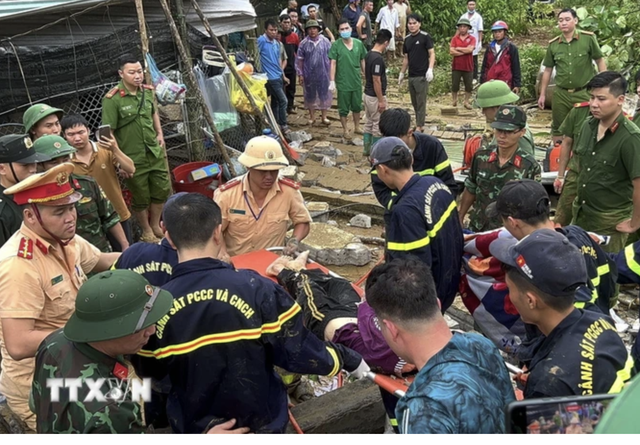 Vụ sạt lở tại Hà Giang: Tập trung cứu chữa nạn nhân- Ảnh 1.