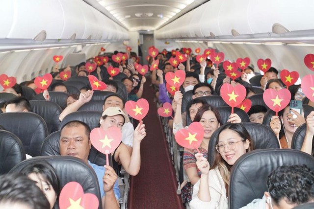 Muôn ánh sao vàng rộn ràng trên những chuyến bay Vietjet dịp kỷ niệm Quốc Khánh 2-9- Ảnh 1.