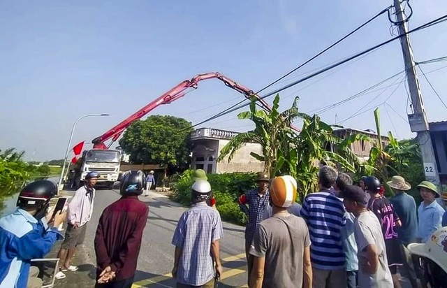 Cần bơm bê-tông gãy đè chết một người đàn ông- Ảnh 1.