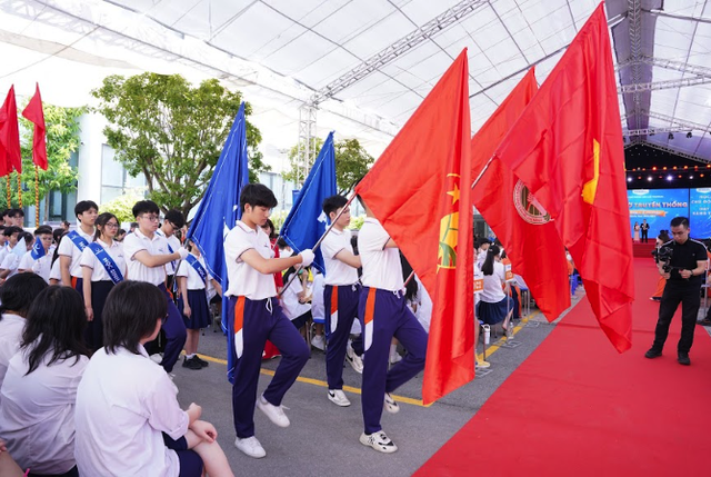 Những hình ảnh ấn tượng trong ngày đầu tiên của năm học mới- Ảnh 16.