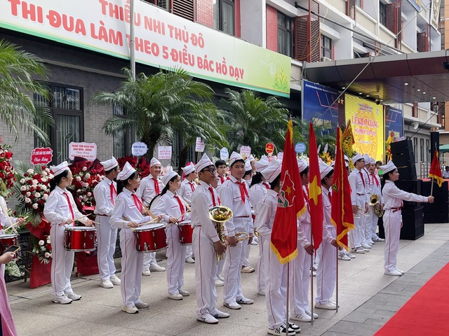 Những hình ảnh ấn tượng trong ngày đầu tiên của năm học mới- Ảnh 14.